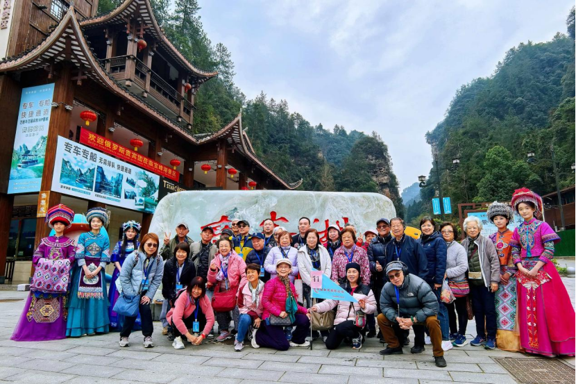 香港五百人團(tuán)春游寶峰湖，湘港文旅相融繪新篇